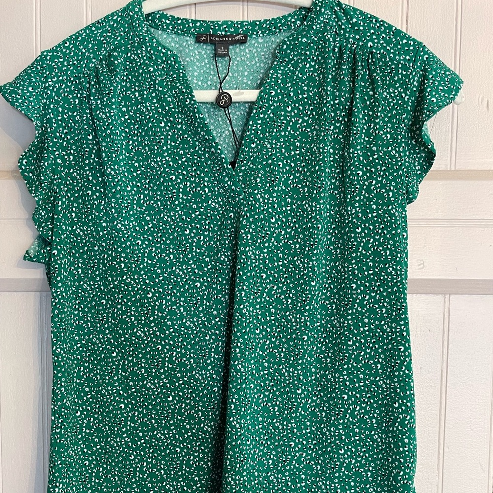 3. NWT Adrianna Papell Green and White Ruffled Flutter Sleeve Blouse